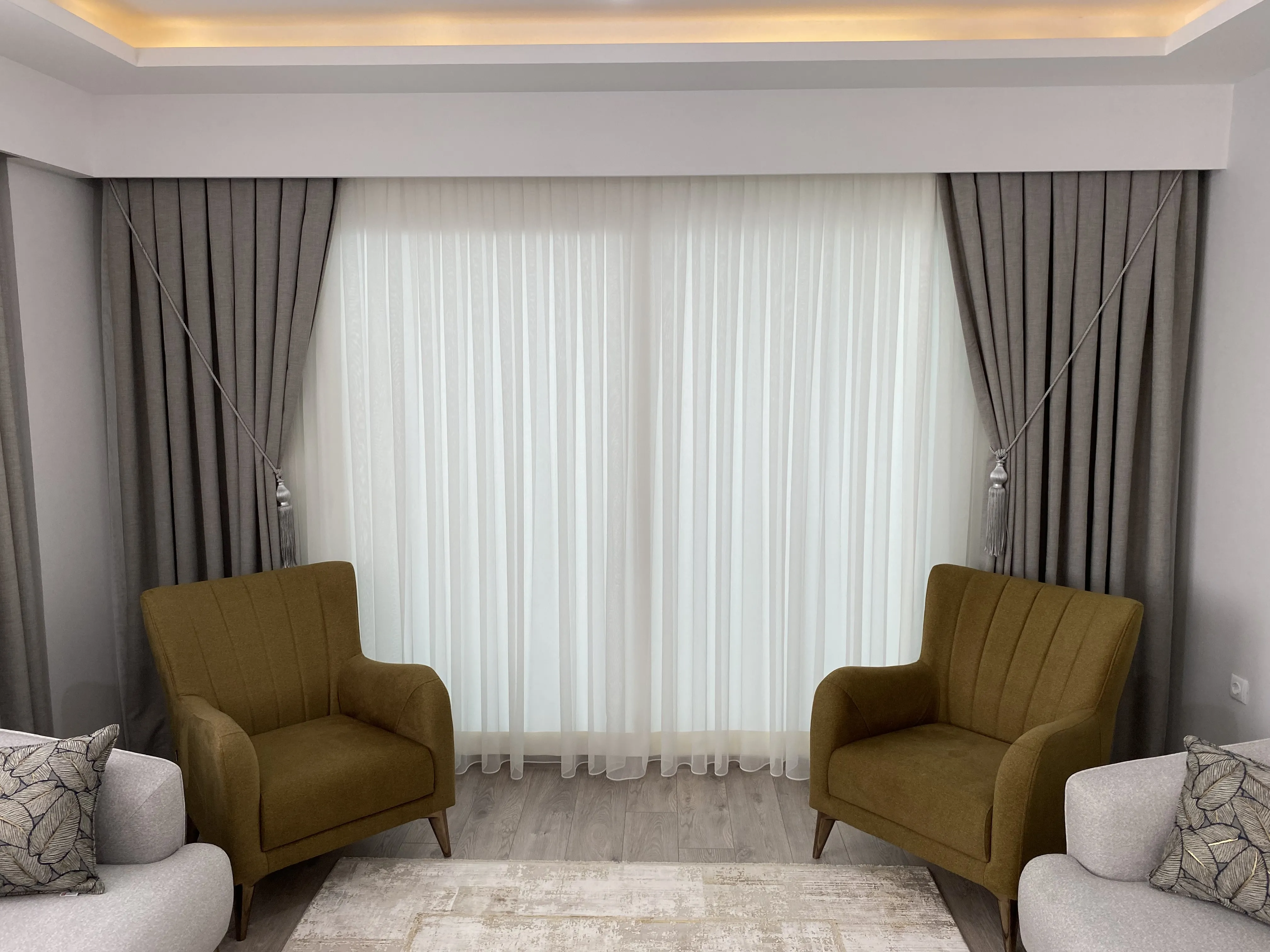 Fon perde ve düz şantuk tülümüz.